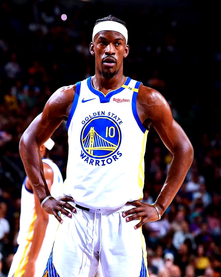 勇士关键时刻失误不断，球队憾负对手，实现名称.