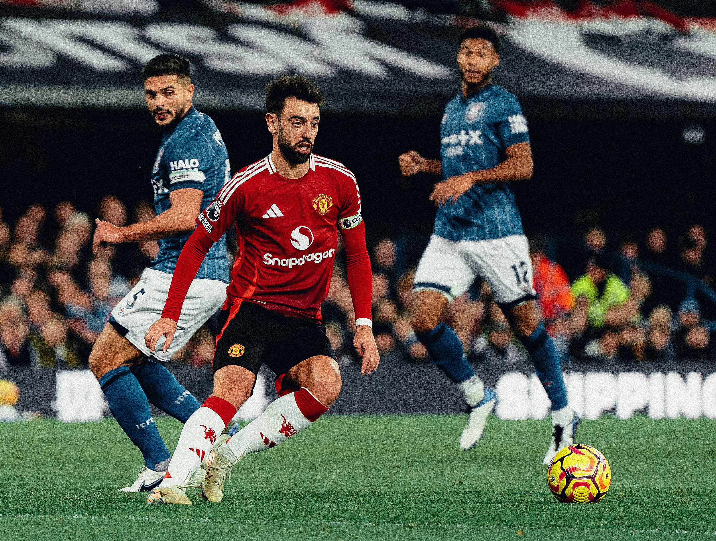 爱游戏推荐2025曼联核心球员被曝转会传闻，引球迷热议，那些.