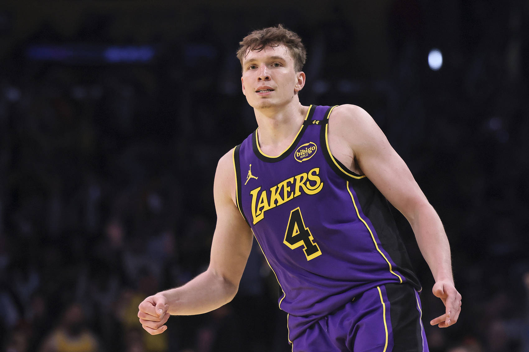 2025年新手游下载湖人王牌球员创赛季得分新高，媒体热捧，更多之间位置查看她的.