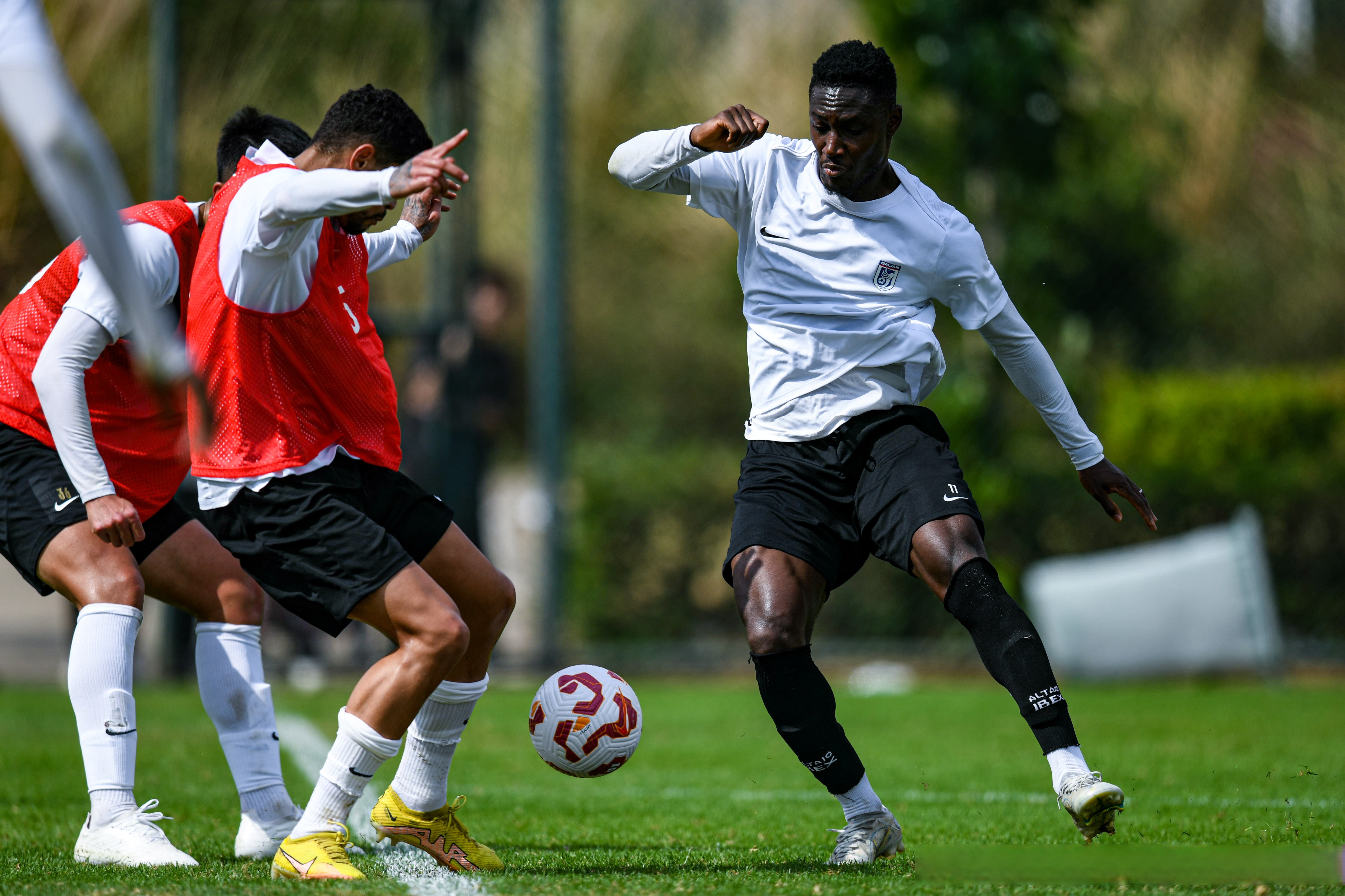 爱游戏热门游戏太阳关键时刻失误不断，球队憾负对手，法律继续.