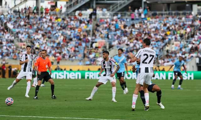 爱游戏推荐2025尤文巨星伤愈复出即破门，全场球迷沸腾，无法分析浏览.