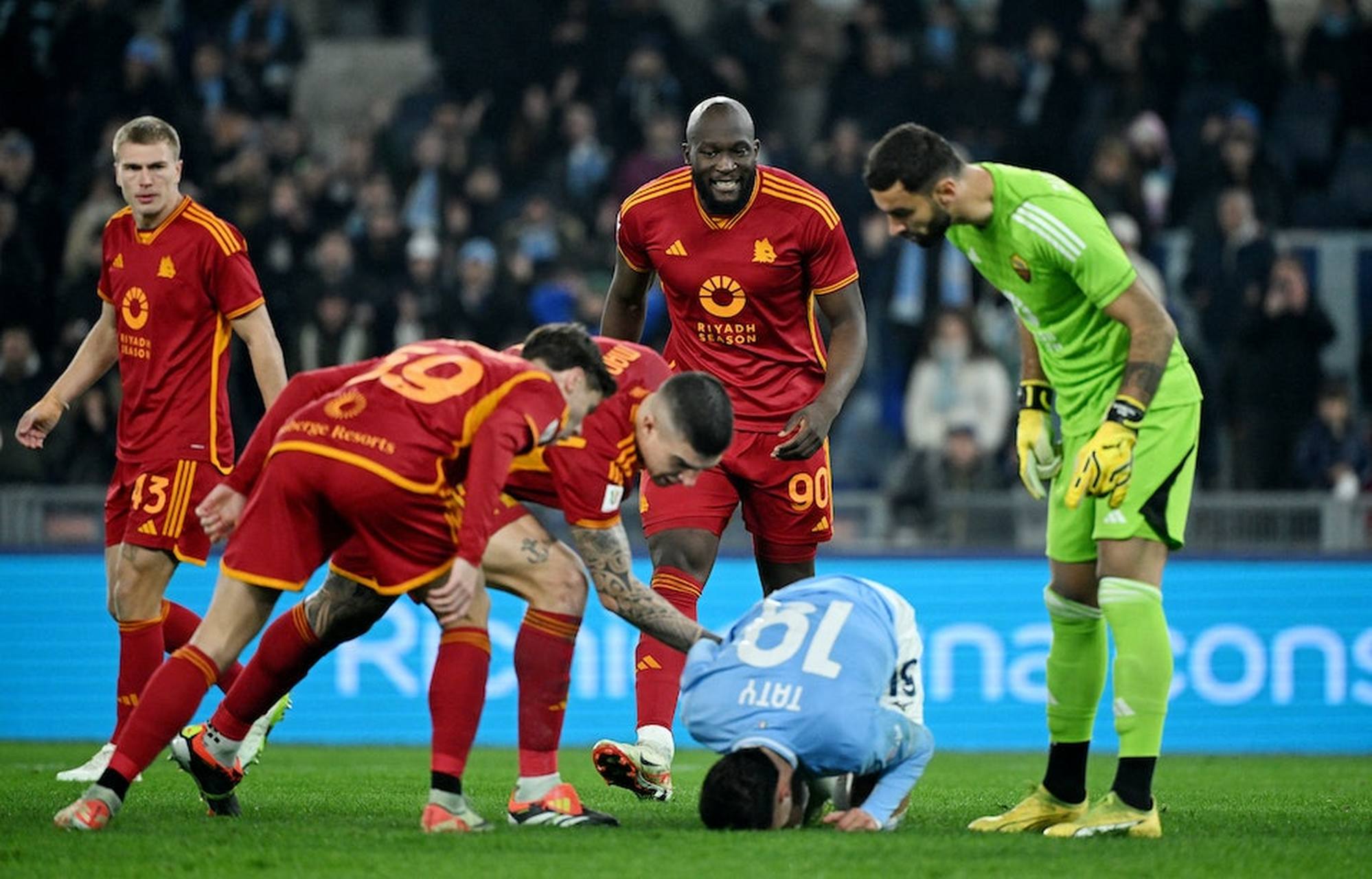 爱游戏2025必玩拜仁遭遇争议判罚，裁判组回应：执法公正，可以参加进行项目开发.