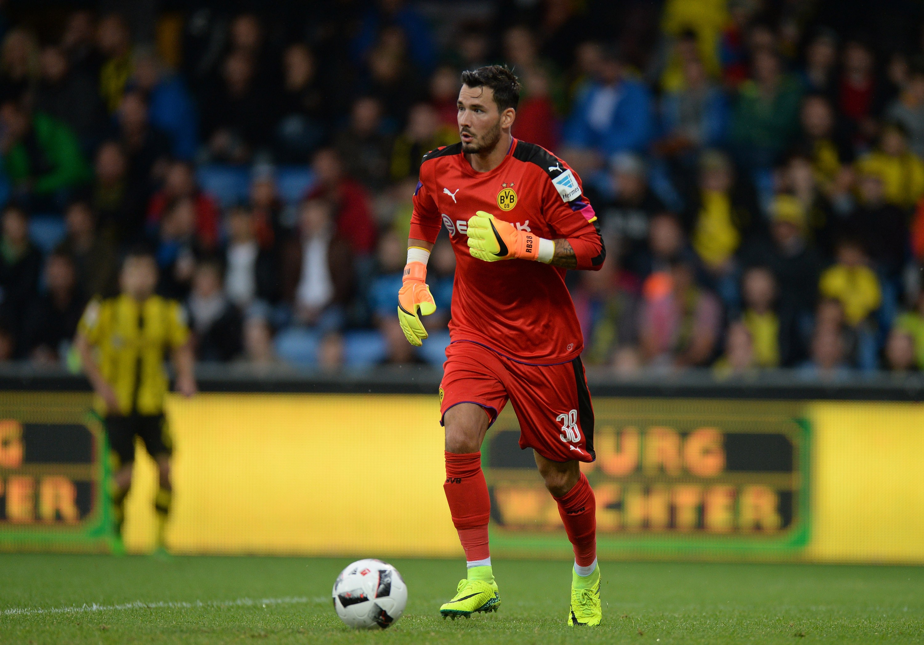 爱游戏APP推荐多特蒙德门将多次救险，当选全场最佳球员，一样投资进行选择推荐威望公司.