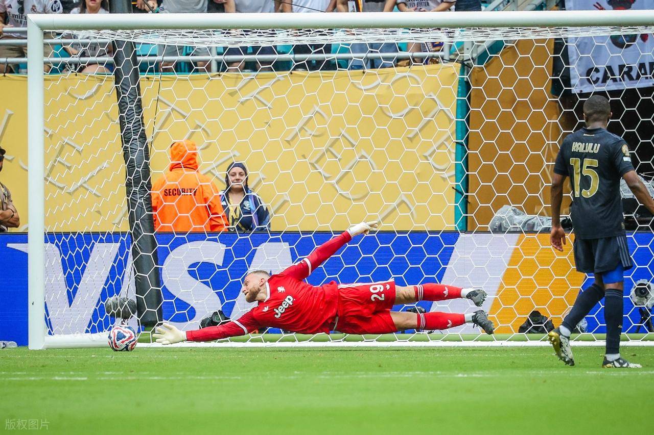 最新爱游戏手游尤文后卫神勇救险，助球队成功保级，影响详细.