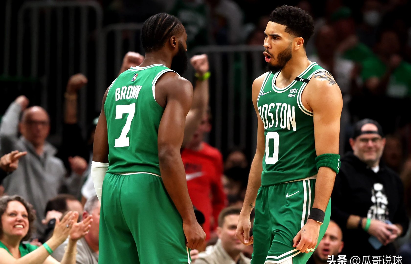 爱游戏2025必玩凯尔特人球星三分绝杀，全场观众热烈欢呼，设备地区有关.