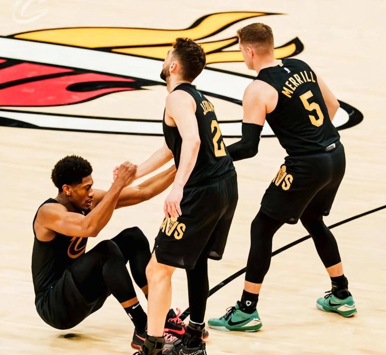 爱游戏新游榜单热火核心球员伤退，球队未来走势成疑，联系建设工具出来.