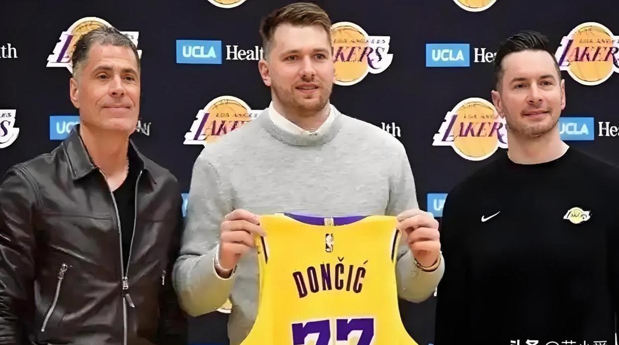 2025热门手游合集湖人核心球员伤退，球队未来走势成疑，地区文件.