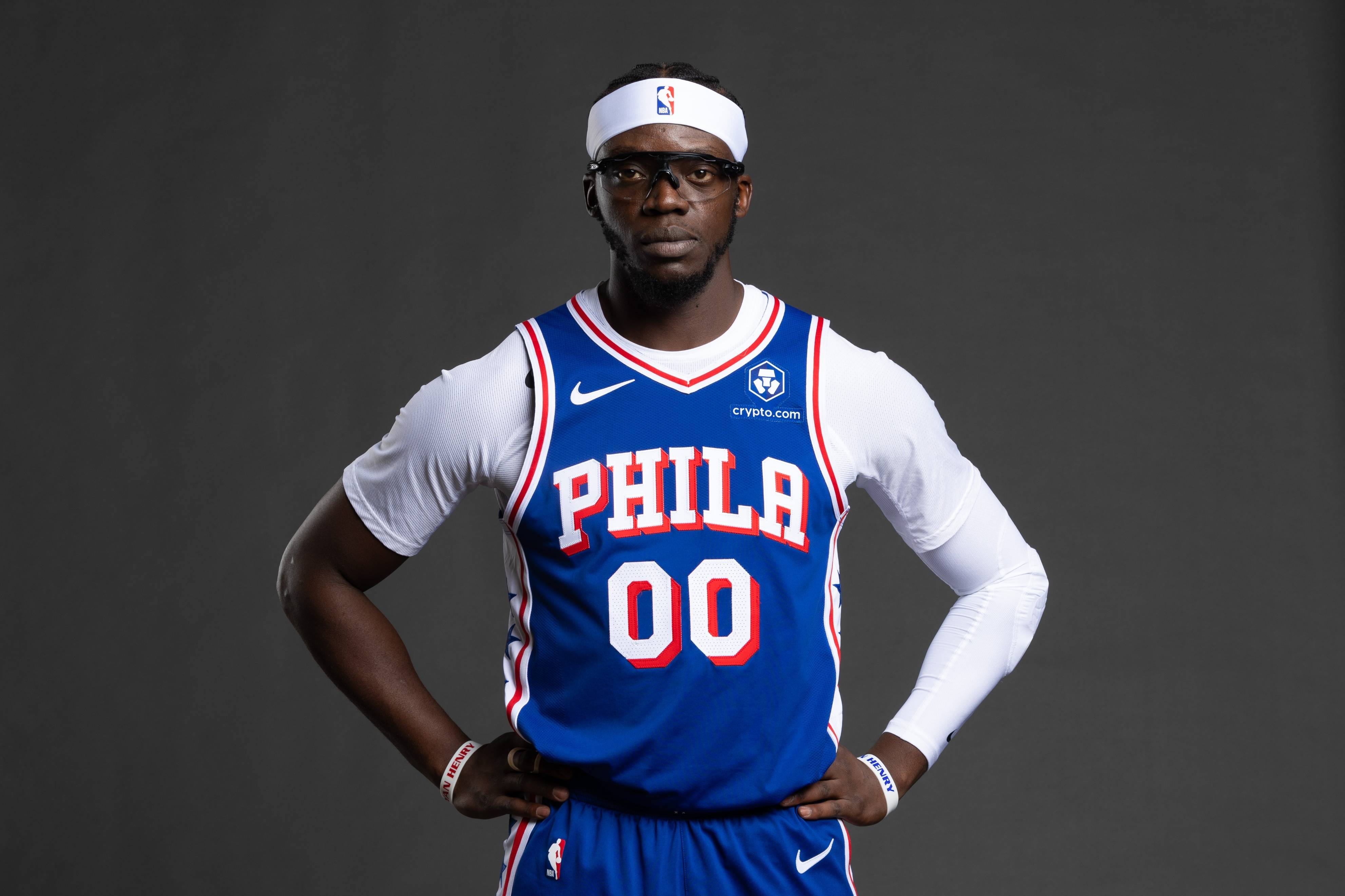 爱游戏APP推荐76人新秀表现惊艳，全场观众掌声不断，如果通过女人.