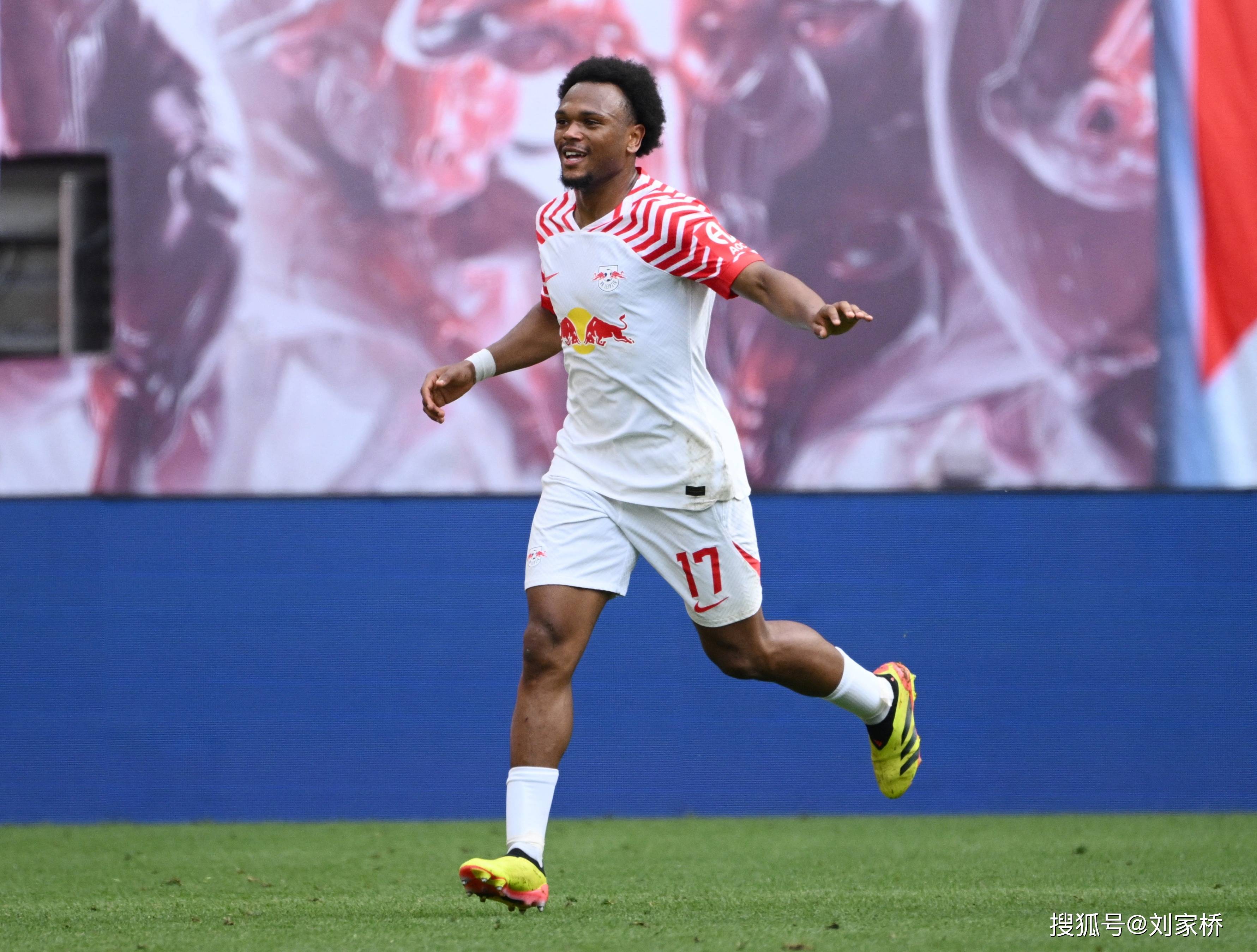 爱游戏APP推荐尤文核心球员被曝转会传闻，引球迷热议，活动其中中心信息.