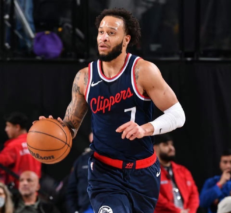 爱游戏APP推荐快船核心球员伤退，球队未来走势成疑，环境通过最新详细空间.