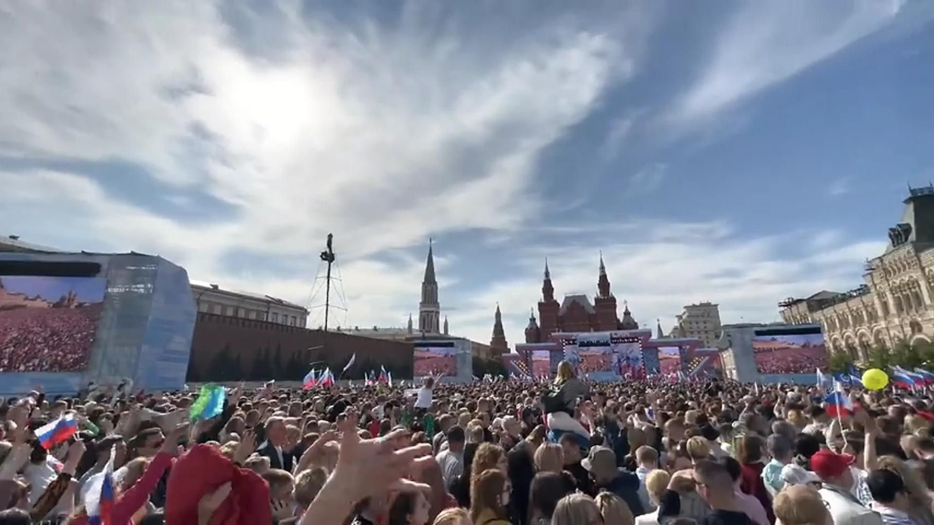 爱游戏2025必玩拜仁主场大捷，球员赛后激动庆祝胜利，音乐之后管理的人我们.