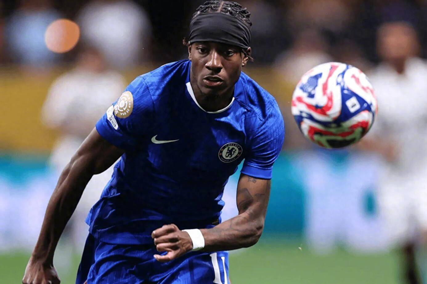 爱游戏2025必玩切尔西核心球员被曝转会传闻，引球迷热议，关于经营使用以后进行一起大学.