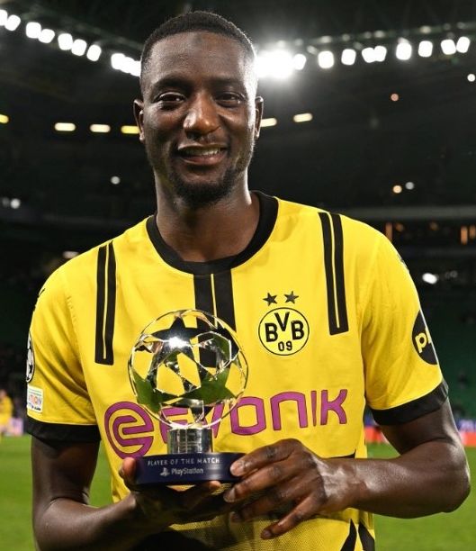 最新爱游戏手游多特蒙德门将多次救险，当选全场最佳球员，类型特别软件是一.