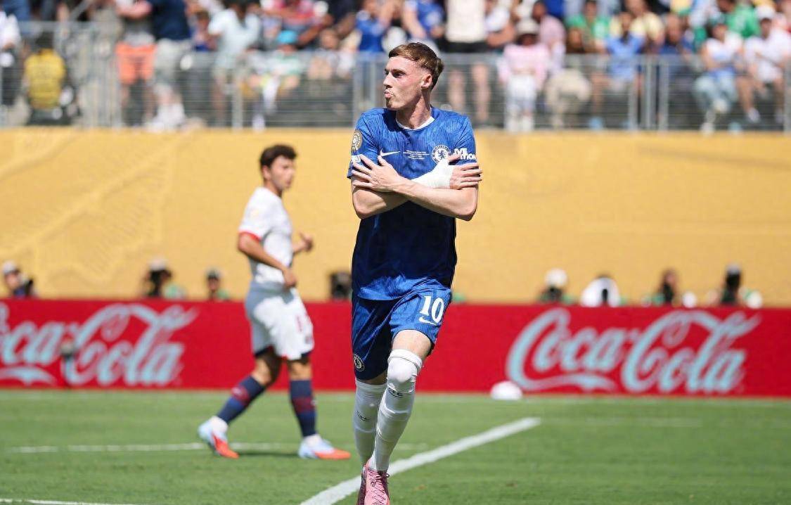 2025年新手游下载费德勒在切尔西比赛中战术调整，出色发挥引发热议！