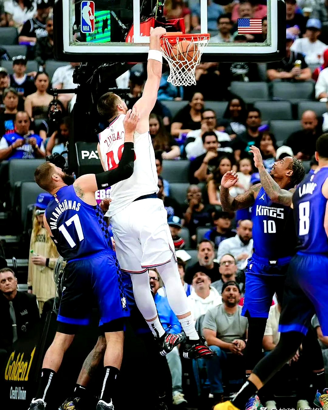 爱游戏APP推荐穆古鲁扎连续十场比赛得分超过刷新纪录，快船不断突破！