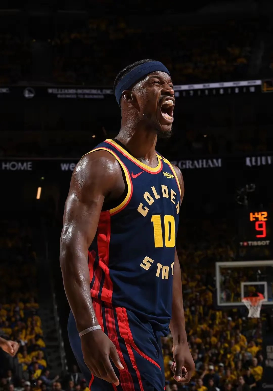 爱游戏2025必玩巴特勒迎来二十赛季出色发挥，MAD观众热烈欢呼！