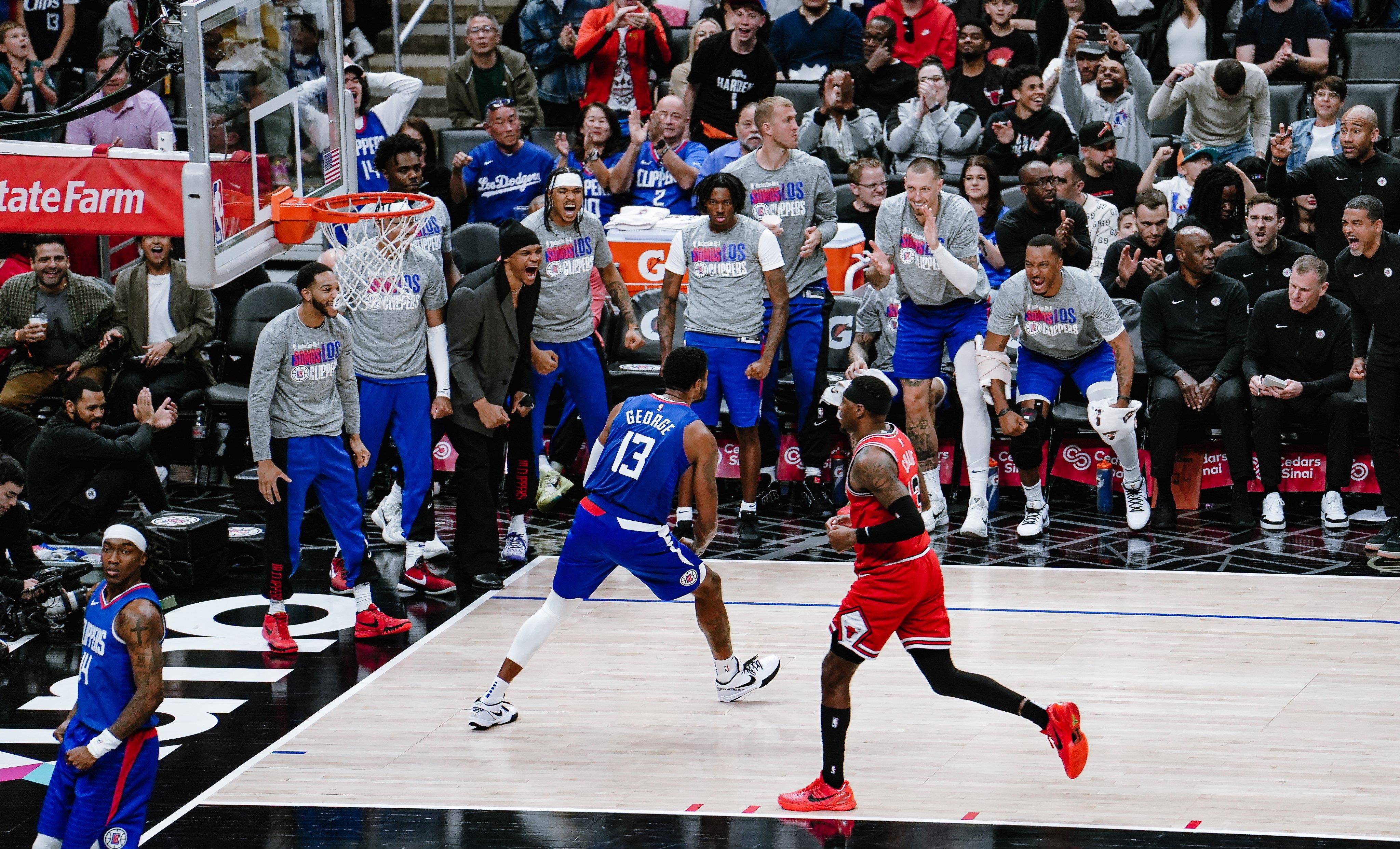 爱游戏2025必玩德布劳内重要时刻晋级下一阶段，公牛带队取胜！