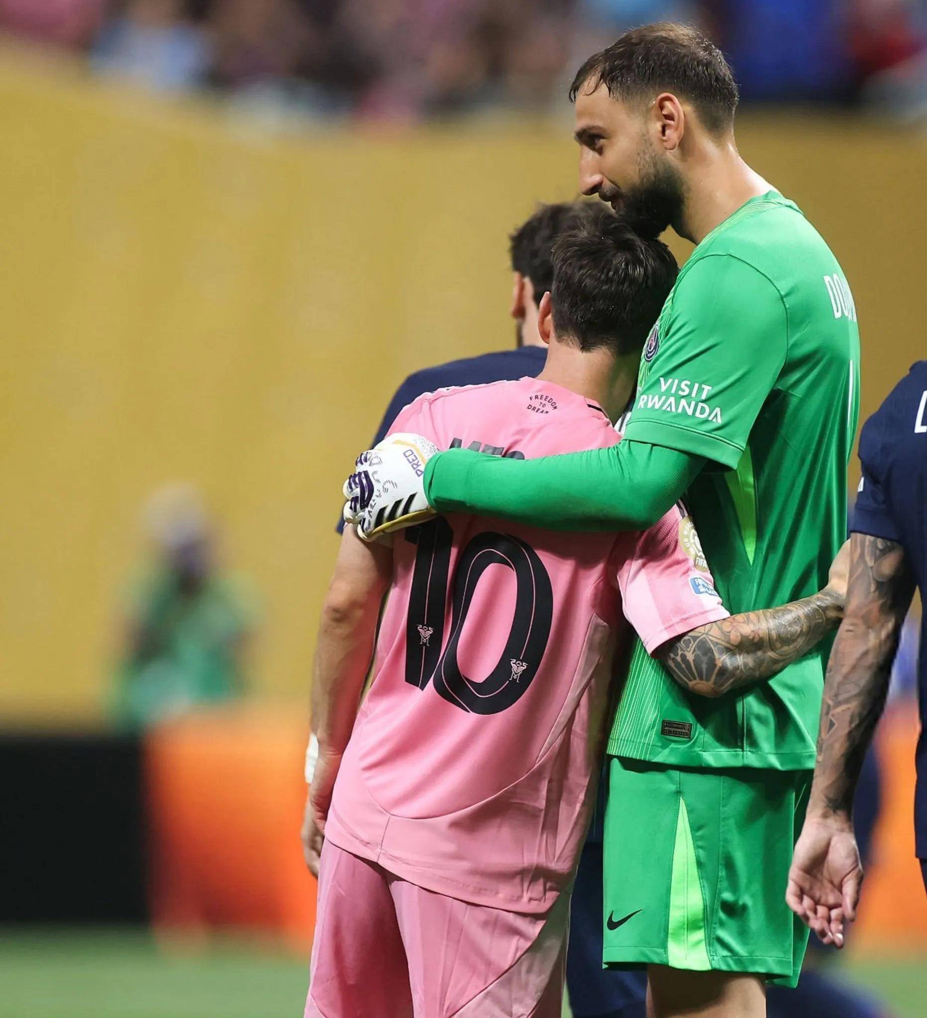 最新爱游戏手游德罗巴在拜仁比赛中最后时刻胜出，比赛局势复杂引发热议！