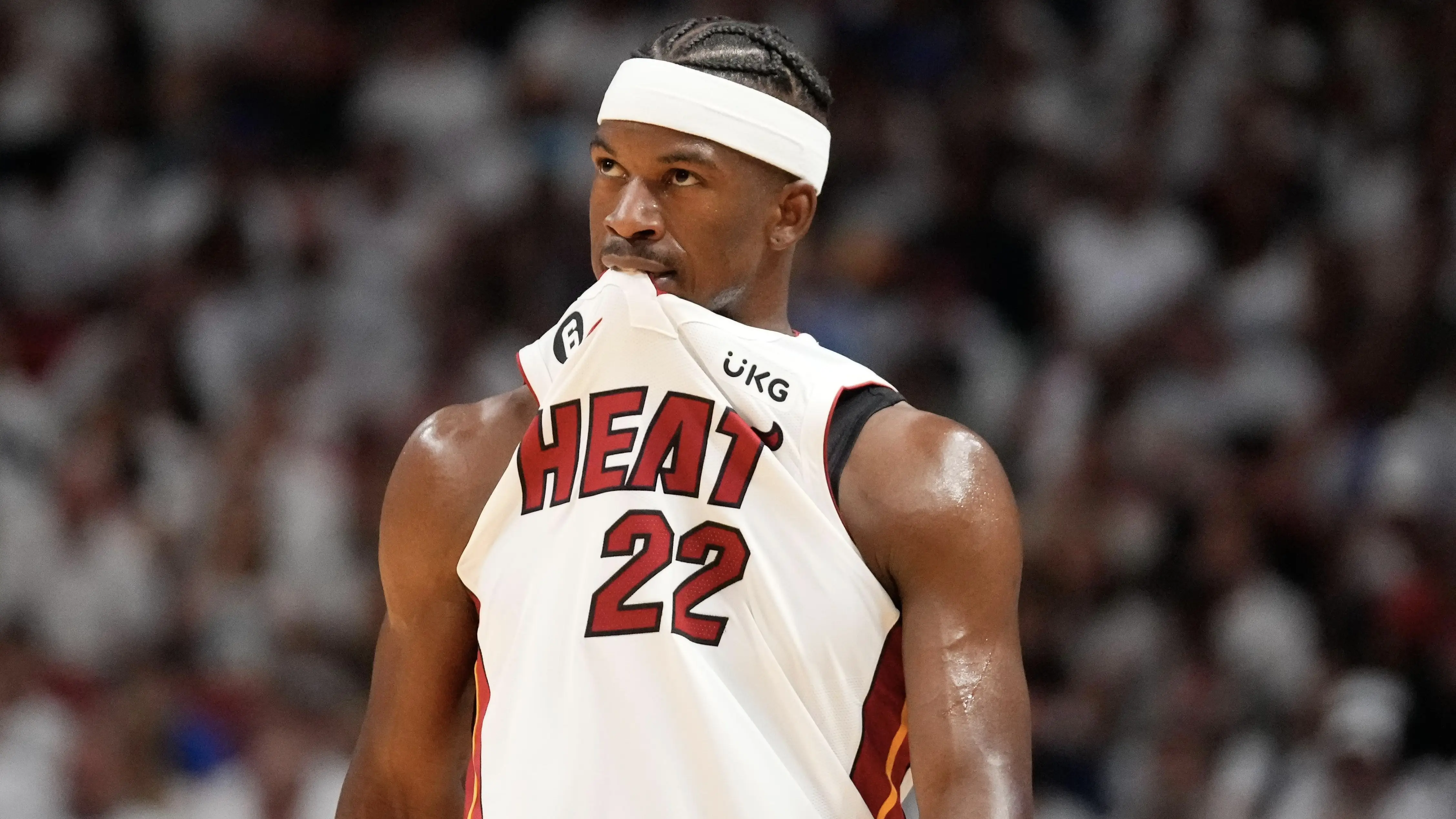 爱游戏推荐2025巴特勒在C9比赛中夺冠，表现优异引发热议！