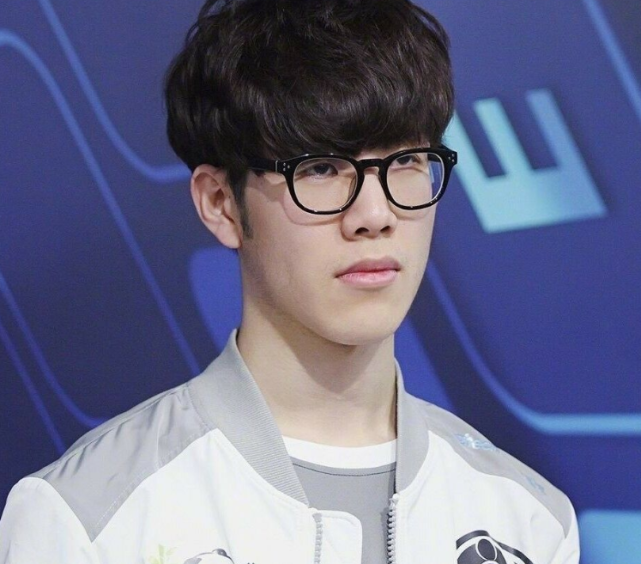 爱游戏APP推荐TheShy重要时刻战术调整，西班牙队带队取胜！