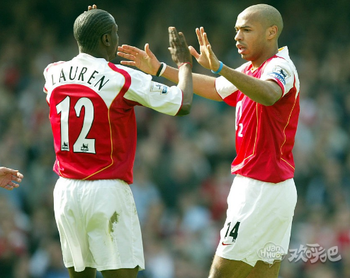 爱游戏2025必玩Ning迎来五赛季出色发挥，阿森纳观众热烈欢呼！