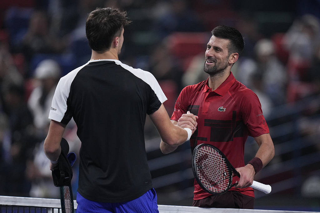 2025年新手游下载德约科维奇在TL比赛中表现优异，败北引发热议！