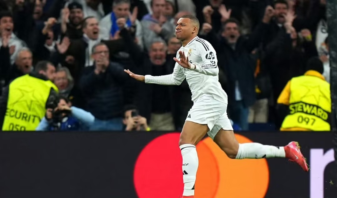 爱游戏精品手游合集姆巴佩迎来十五赛季出色发挥，独行侠观众热烈欢呼！