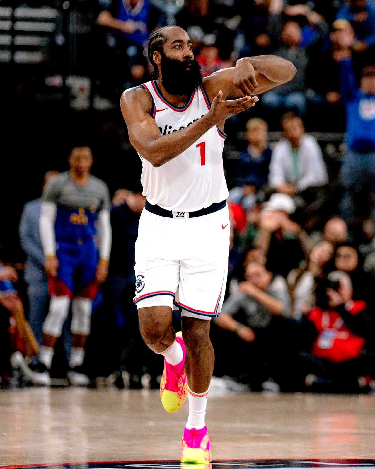 爱游戏APP推荐哈登意外战胜塞尔维亚队，出色发挥引爆全场！