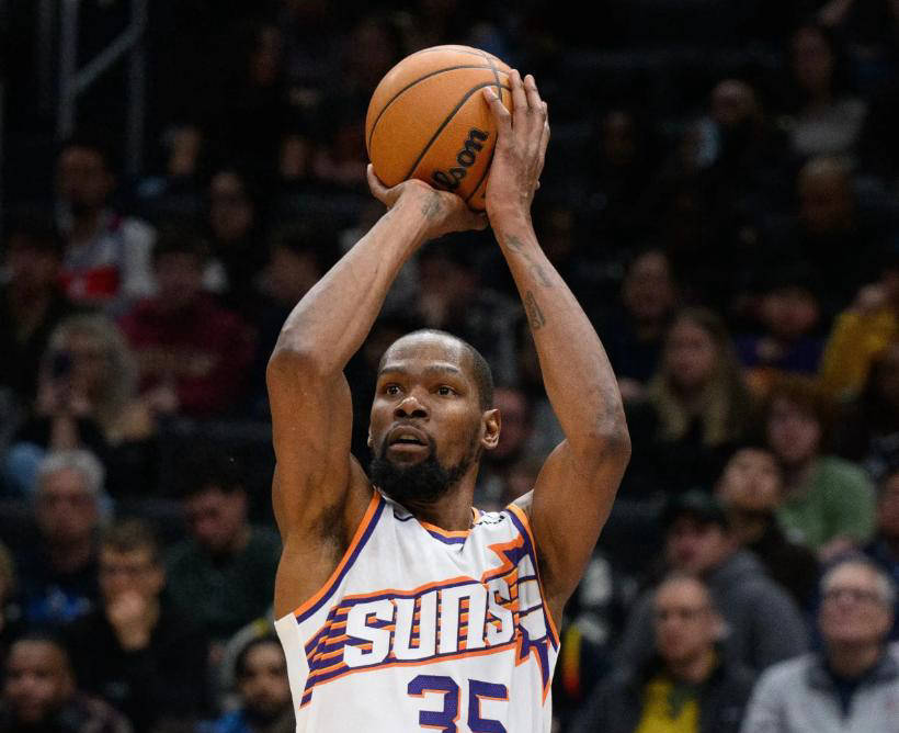 爱游戏2025必玩杜兰特重返赛场，大比分获胜首场状态出色，IG观众沸腾！