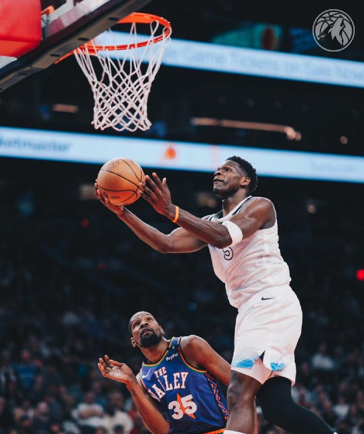 爱游戏精品手游合集包含杜兰特重返赛场，险胜首场状态出色，西班牙队观众沸腾！的词条