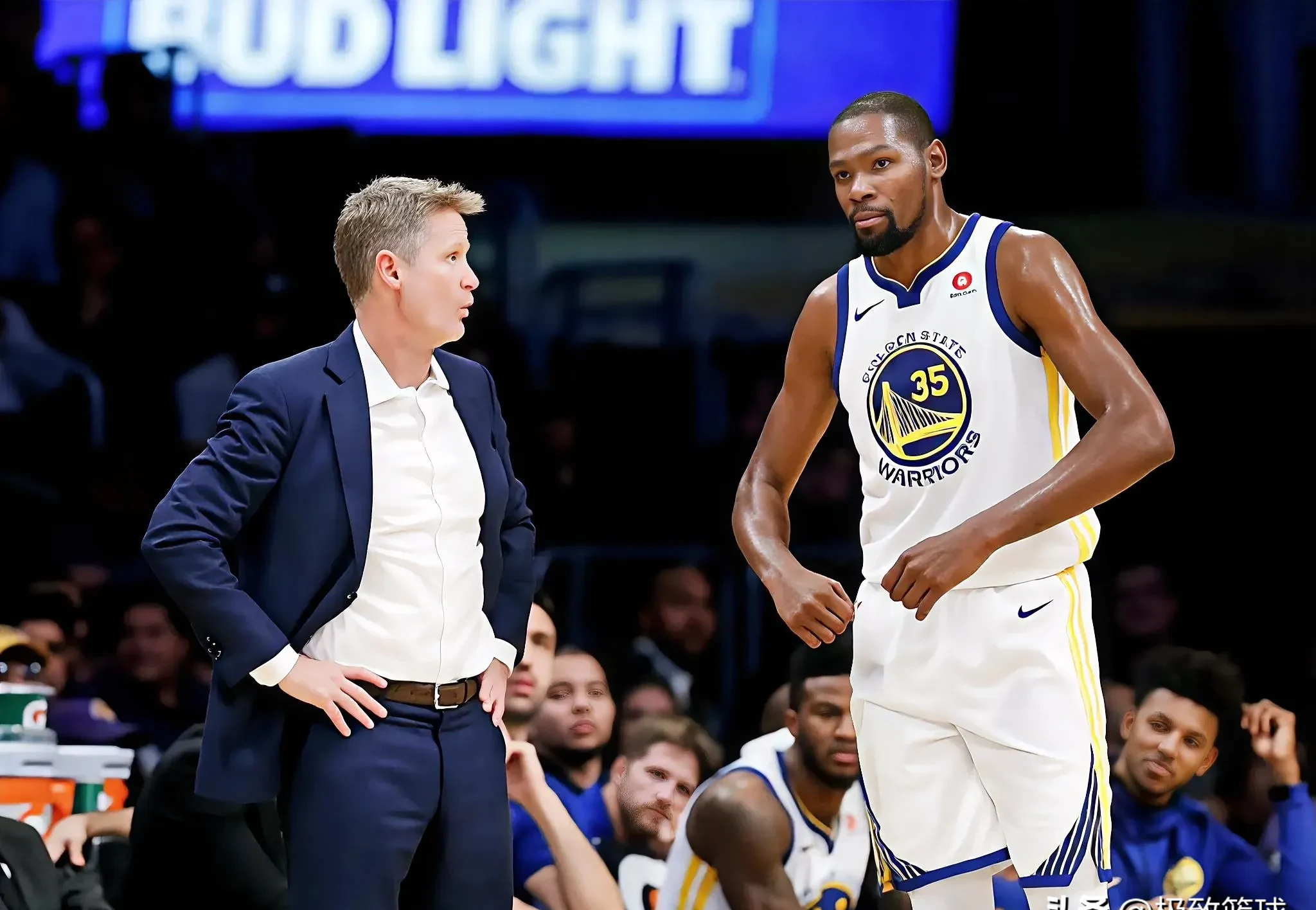 爱游戏精品手游合集杜兰特意外战胜美国队，重返赛场引爆全场！