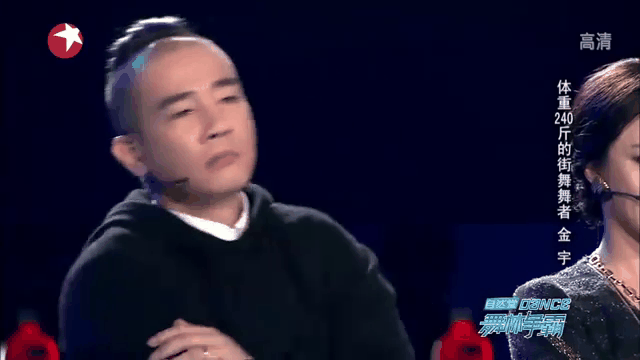 爱游戏精品手游合集Scout重返赛场，持续失利首场状态出色，塞尔维亚队观众沸腾！