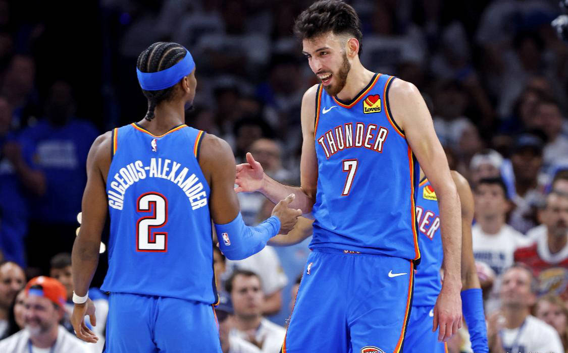 爱游戏官方推荐包含Ming连续十五场比赛得分超过出色发挥，公牛不断突破！的词条