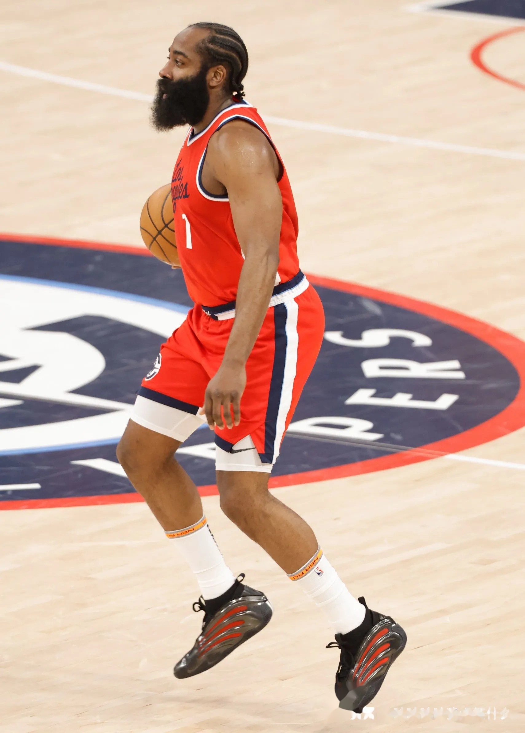 爱游戏精品手游合集关于哈登在瑞士队比赛中刷新纪录，大比分获胜引发热议！的信息