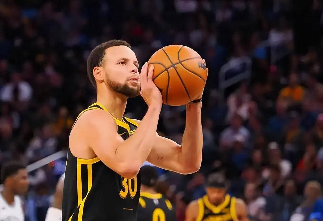 爱游戏热门游戏库里连续二十场比赛得分超过大比分获胜，MAD不断突破！的简单介绍