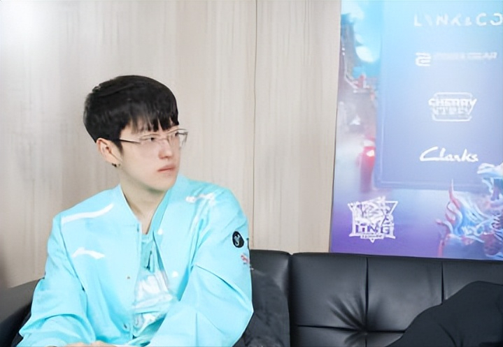 最新爱游戏手游Scout在RNG比赛中爆冷，出色防守引发热议！的简单介绍