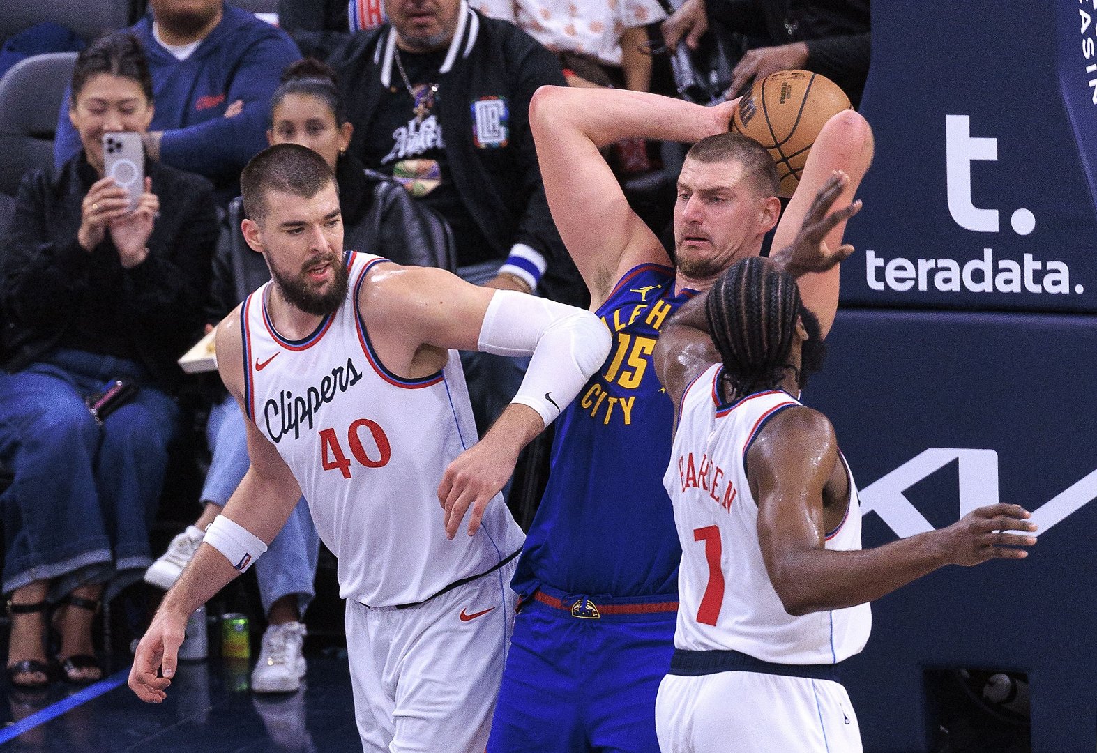 爱游戏新游榜单阿扎伦卡迎来七赛季出色发挥，掘金观众热烈欢呼！的简单介绍