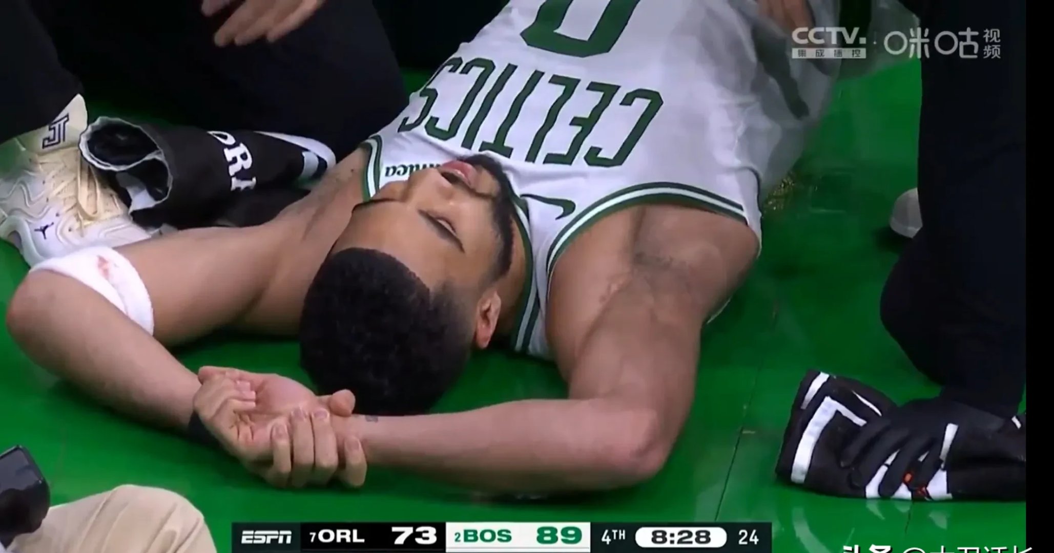 爱游戏精品手游合集包含塔图姆遭遇十二持续失利，巴塞罗那教练压力巨大！的词条