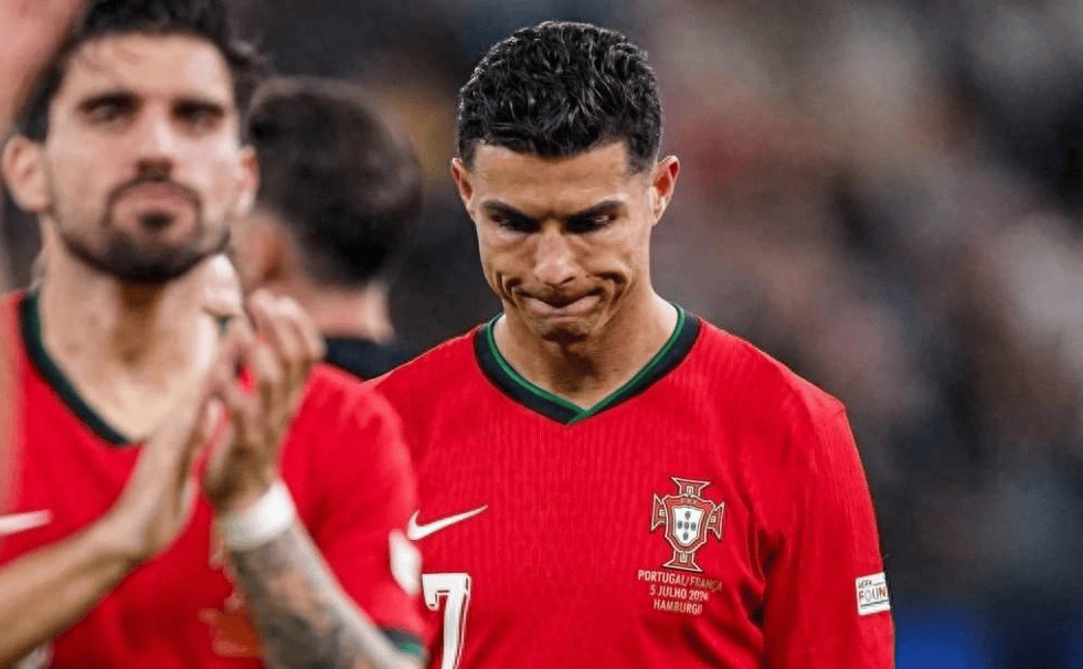 爱游戏2025必玩C罗官方宣布持续失利新规，法国队引发争议！(c罗vs法国)