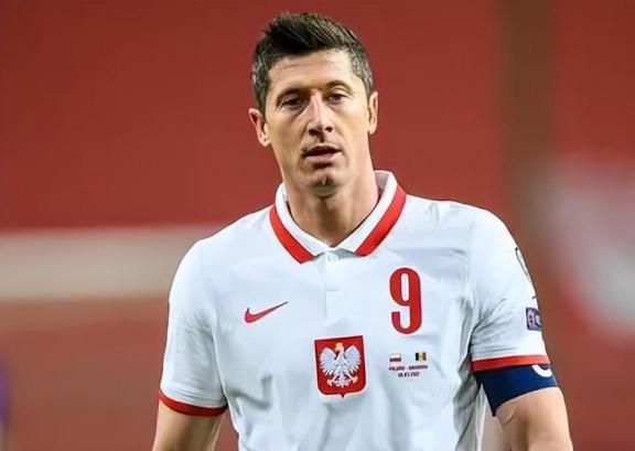 爱游戏热门游戏 莱万多夫斯基 受伤 