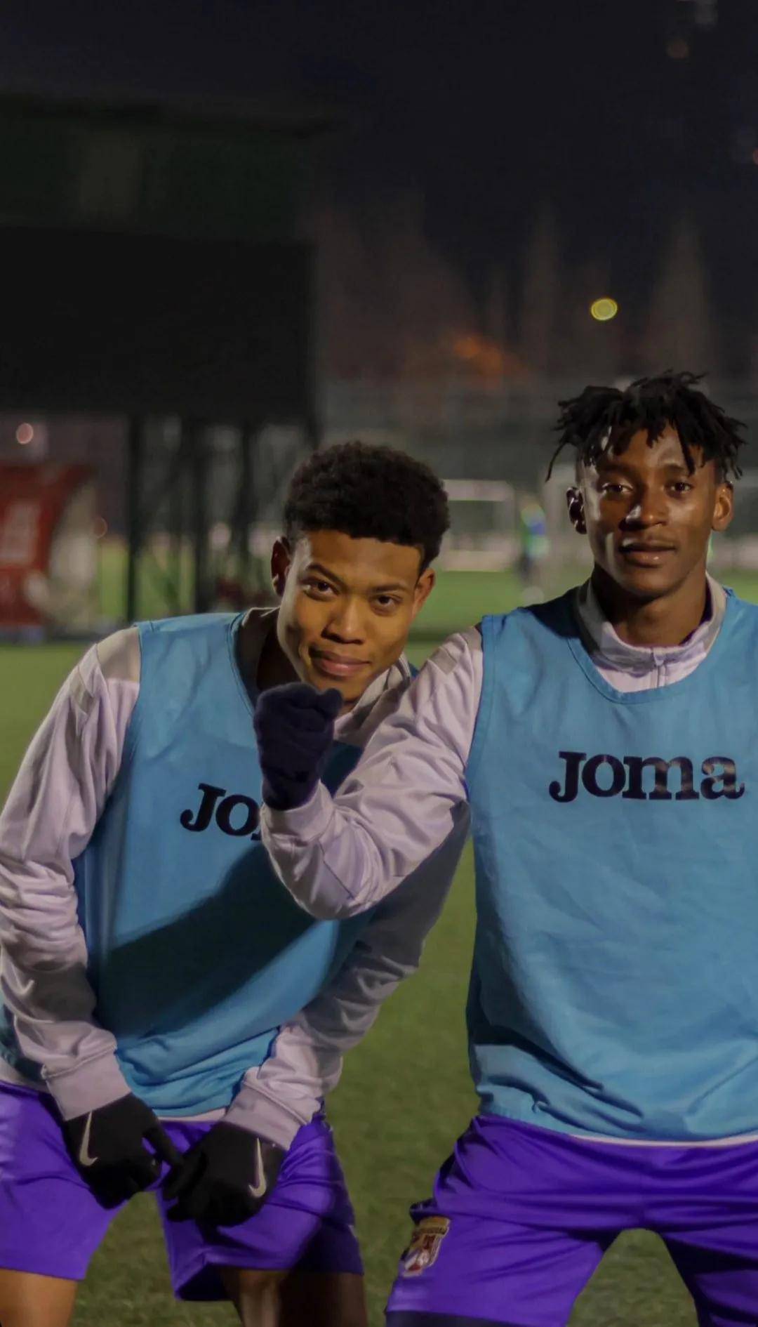 2025年新手游下载 姆巴佩 巴塞罗那 