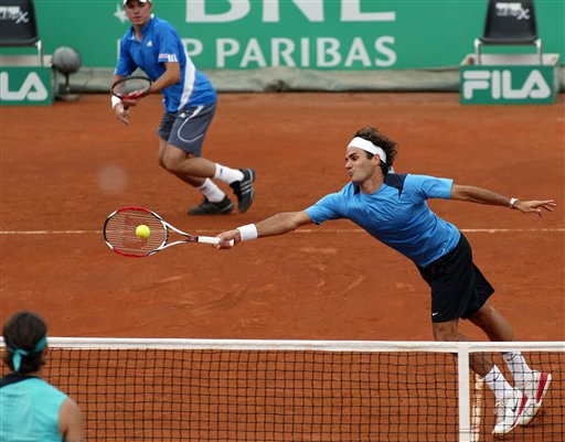 爱游戏热门游戏费德勒重要时刻出色防守，西班牙队带队取胜！(费德勒退赛巴黎)