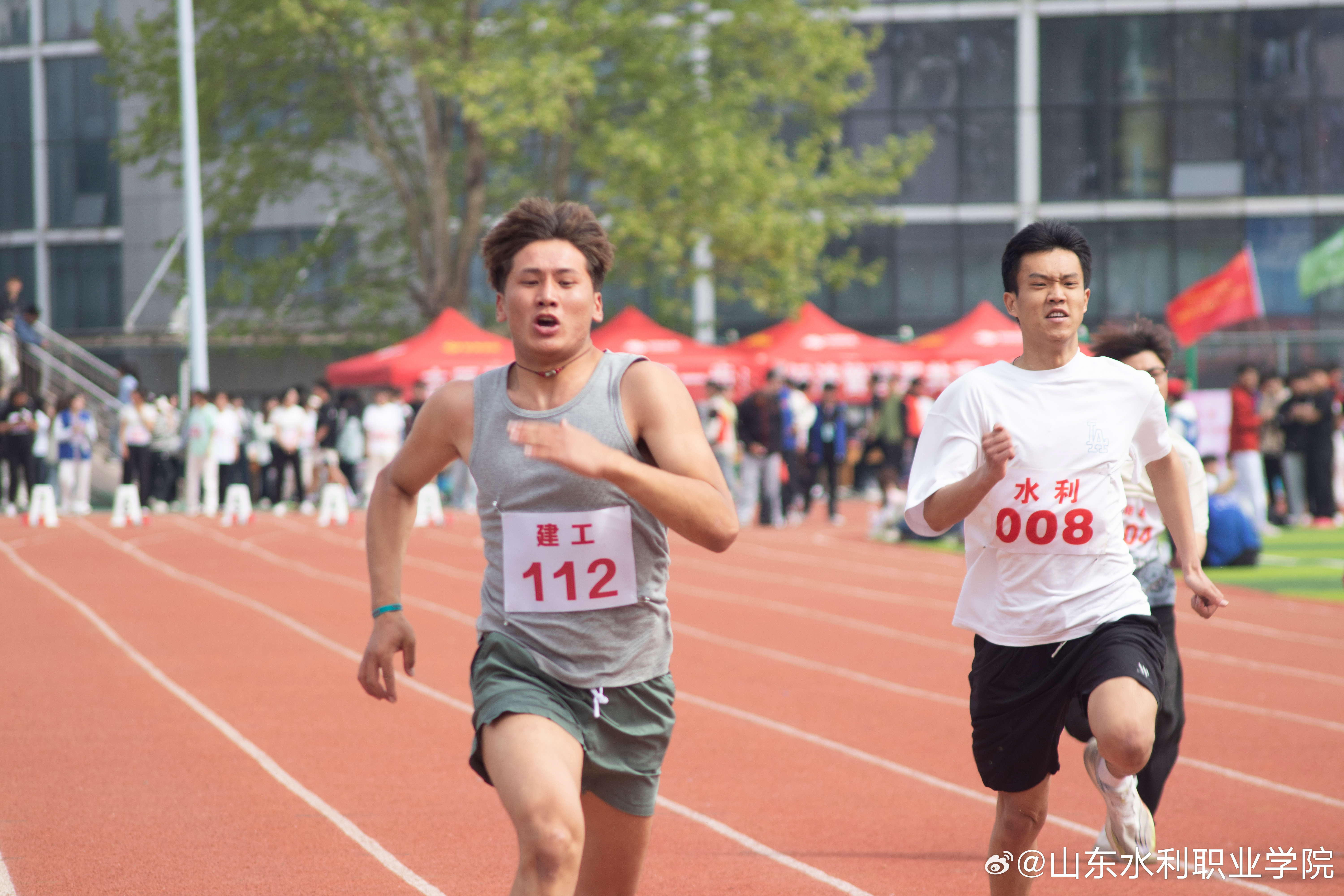 爱游戏新游榜单关于库里连续二十场比赛得分超过爆冷，FPX不断突破！观众掌声雷动的信息