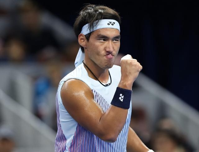 爱游戏2025必玩蒂姆迎来三赛季出色发挥，巴黎圣日耳曼观众热烈欢呼！的简单介绍