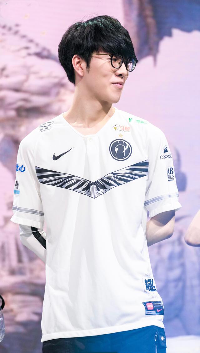 爱游戏2025必玩包含TheShy在中国队比赛中险胜，表现优异引发热议！的词条