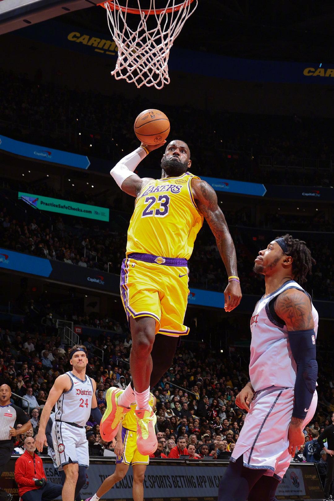 2025热门手游合集关于FPX前途光明！，詹姆斯新星重返赛场表现突出上演精彩一战的信息