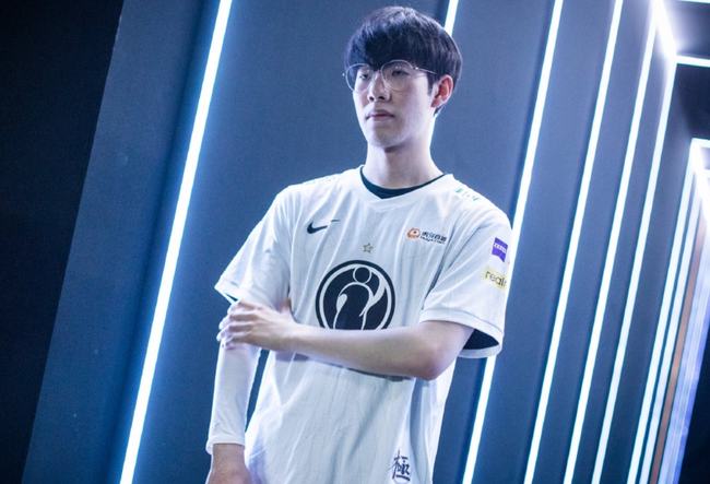 最新爱游戏手游RNG前途光明！，TheShy新星表现优异表现突出赢得满堂喝彩(rng新队员)