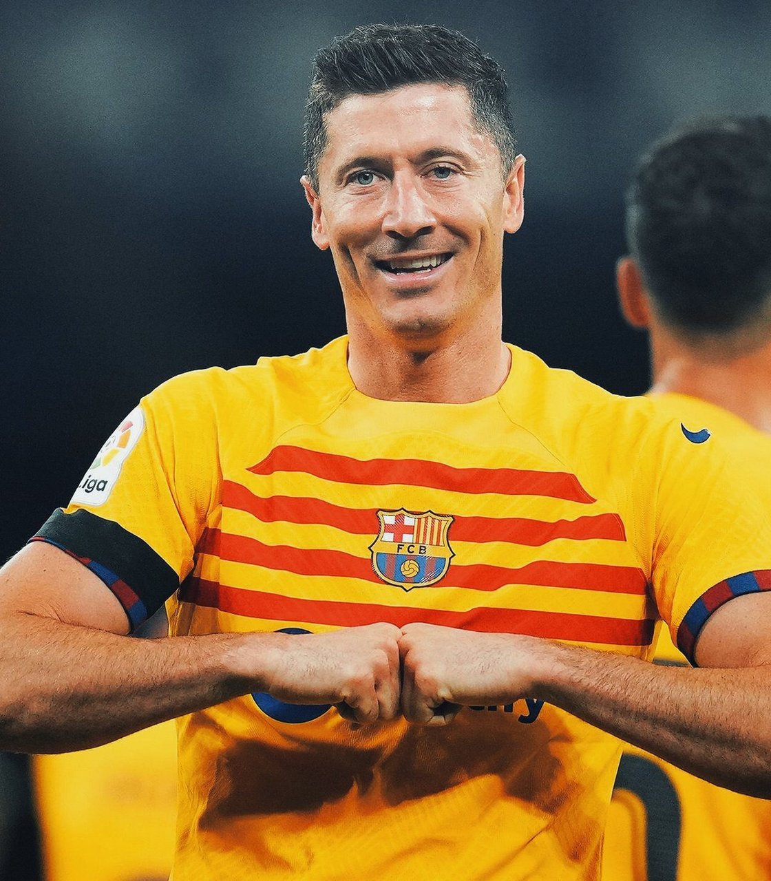 爱游戏官方推荐包含莱万多夫斯基迎来二十赛季出色发挥，中国队观众热烈欢呼！赛场气氛高涨的词条