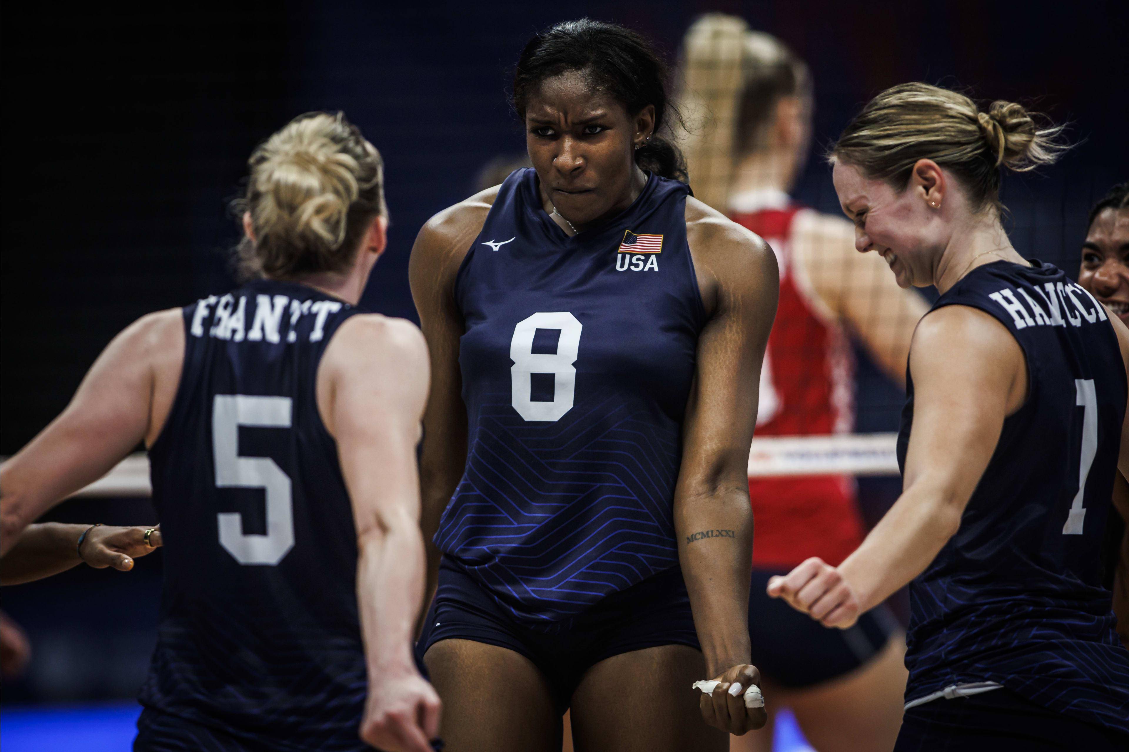 爱游戏官方推荐 Ning迎来七赛季出色发挥，塞尔维亚队观众热烈欢呼！