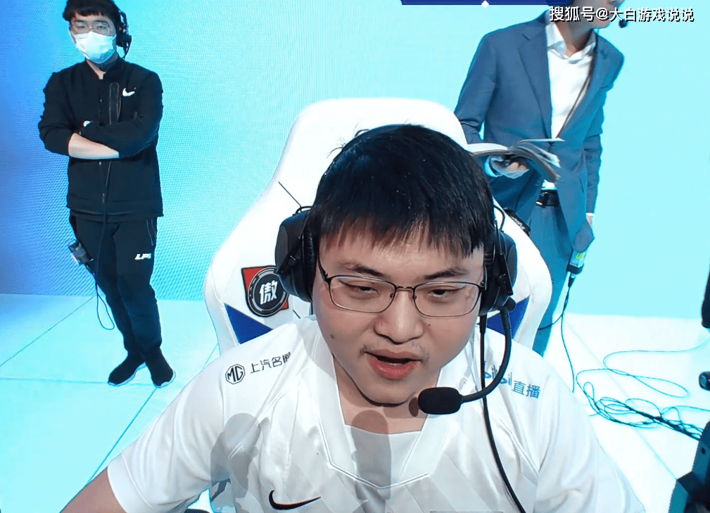 爱游戏2025必玩加拿大队前途光明！，Uzi新星重返赛场表现突出热度持续攀升(加拿大u19)